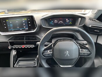 Used Peugeot 2008 2021 for sale - 77009446: Photo