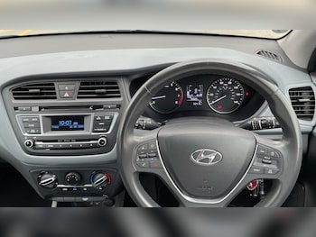 Used Hyundai i20 2017 for sale - 75841028: Photo
