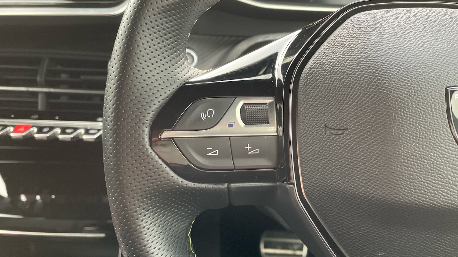 Used Peugeot 2008 2024 for sale - 77292645: Photo 24