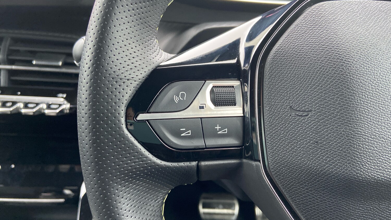 Used Peugeot 2008 2024 for sale - 76716093: Photo 24