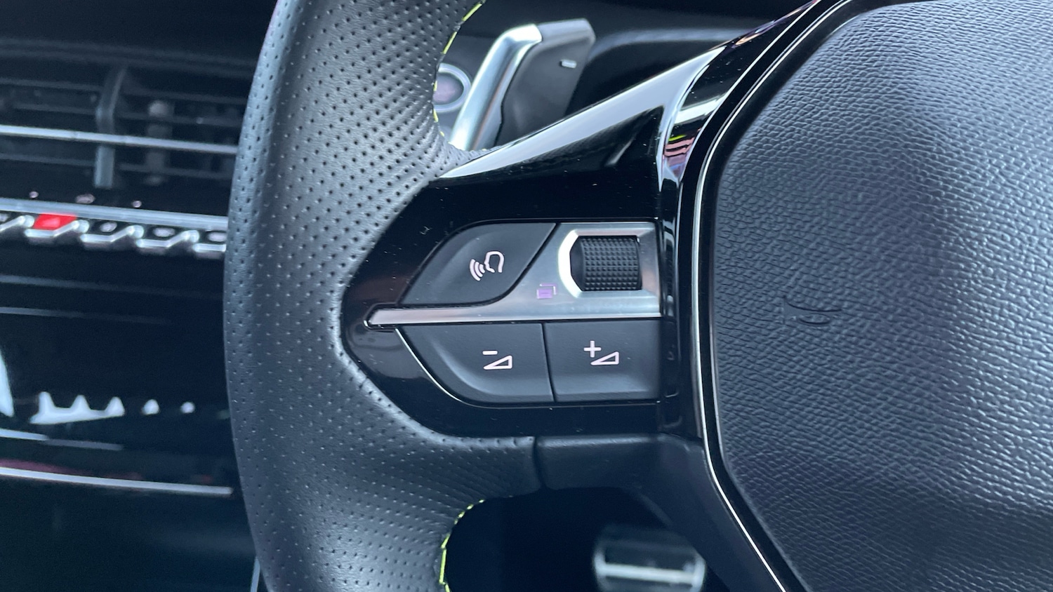 Used Peugeot 2008 2023 for sale - 76803230: Photo 23