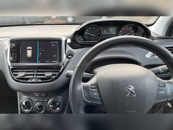 Used Peugeot 208 2018 for sale - 76977289: Photo