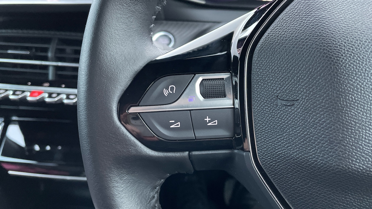 Used Peugeot 2008 2024 for sale - 77075228: Photo 24