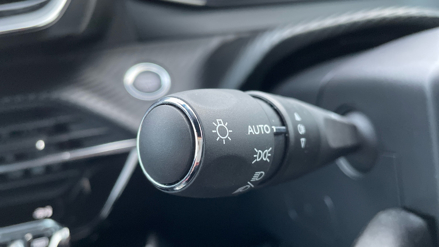 Used Peugeot 2008 2024 for sale - 77075228: Photo 28