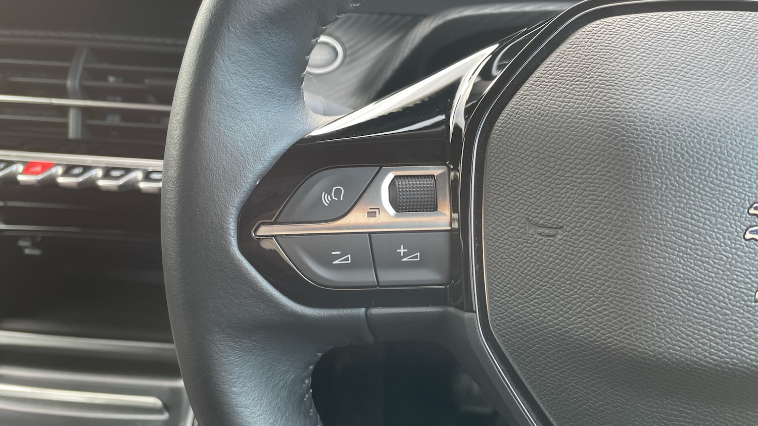 Used Peugeot 2008 2021 for sale - 77346168: Photo 24