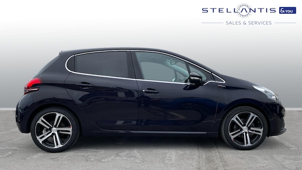 Used Peugeot 208 2018 for sale - 76139387: Photo 2