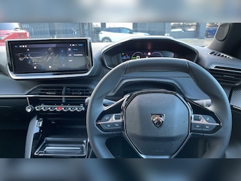 Used Peugeot 2008 2025 for sale - 76900049: Photo