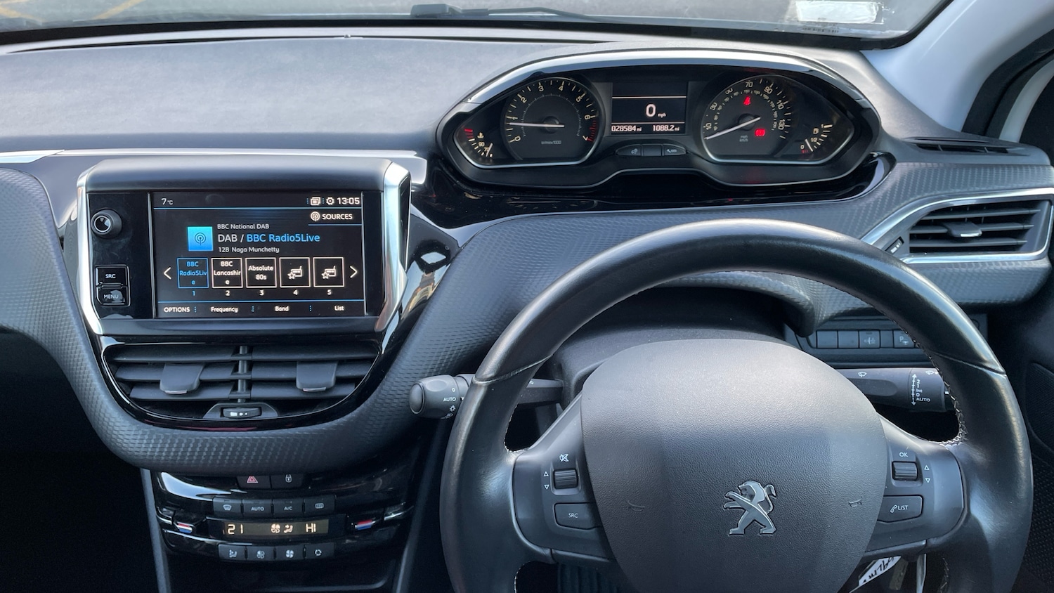 Used Peugeot 208 2019 for sale - 76977338: Photo 40