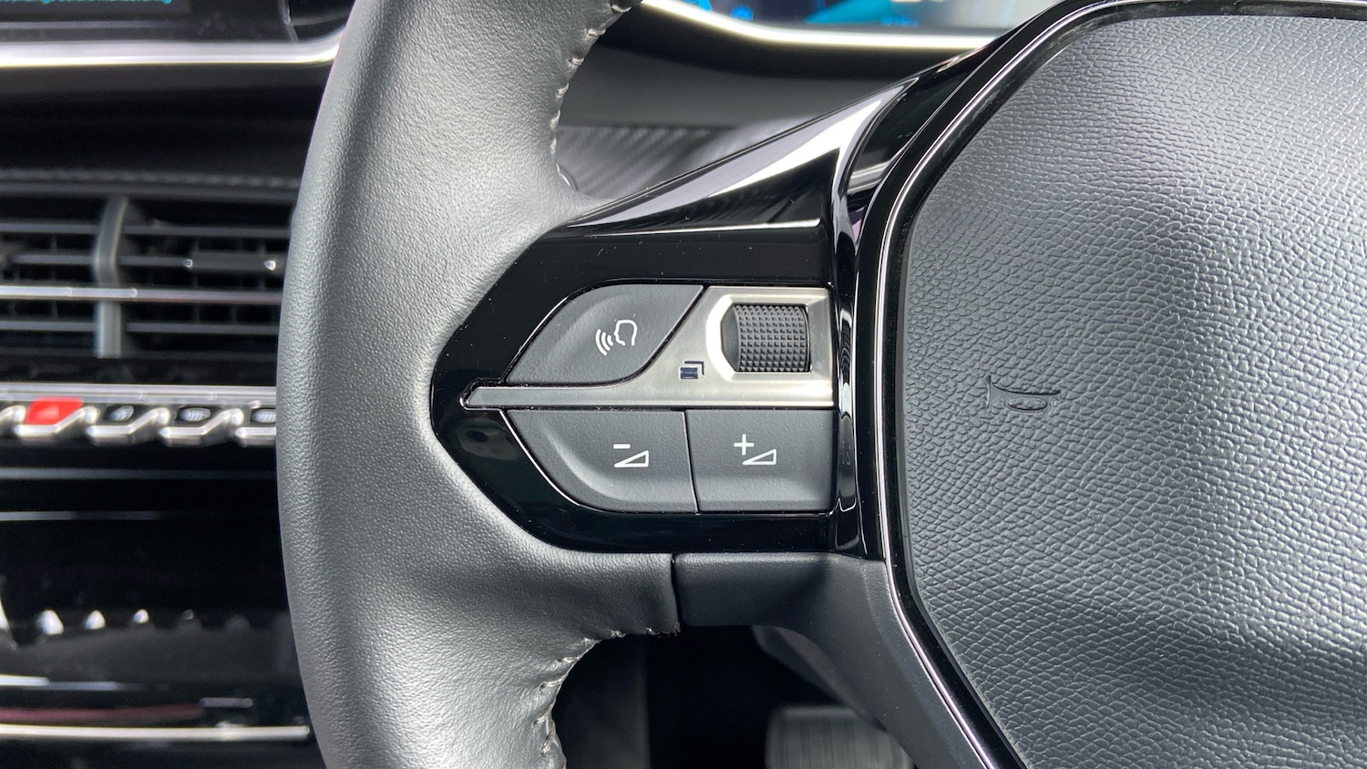 Used Peugeot 2008 2021 for sale - 77647419: Photo 23