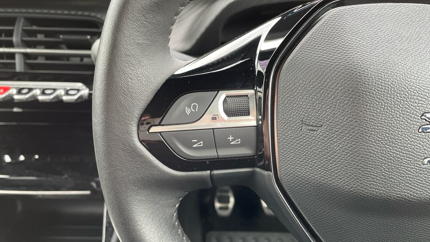 Used Peugeot 2008 2023 for sale - 76190370: Photo 23