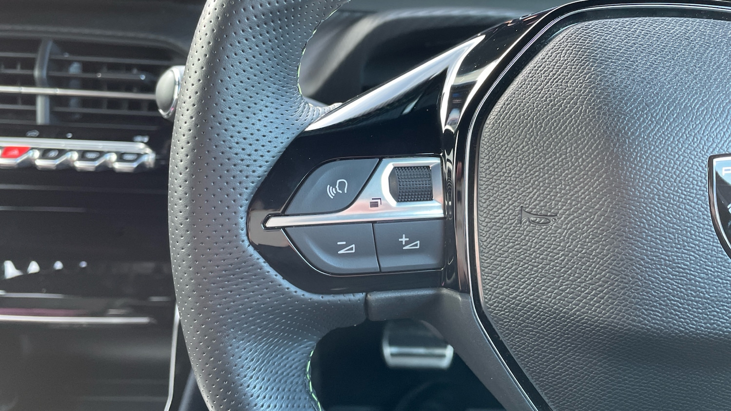 Used Peugeot 2008 2024 for sale - 76914363: Photo 23