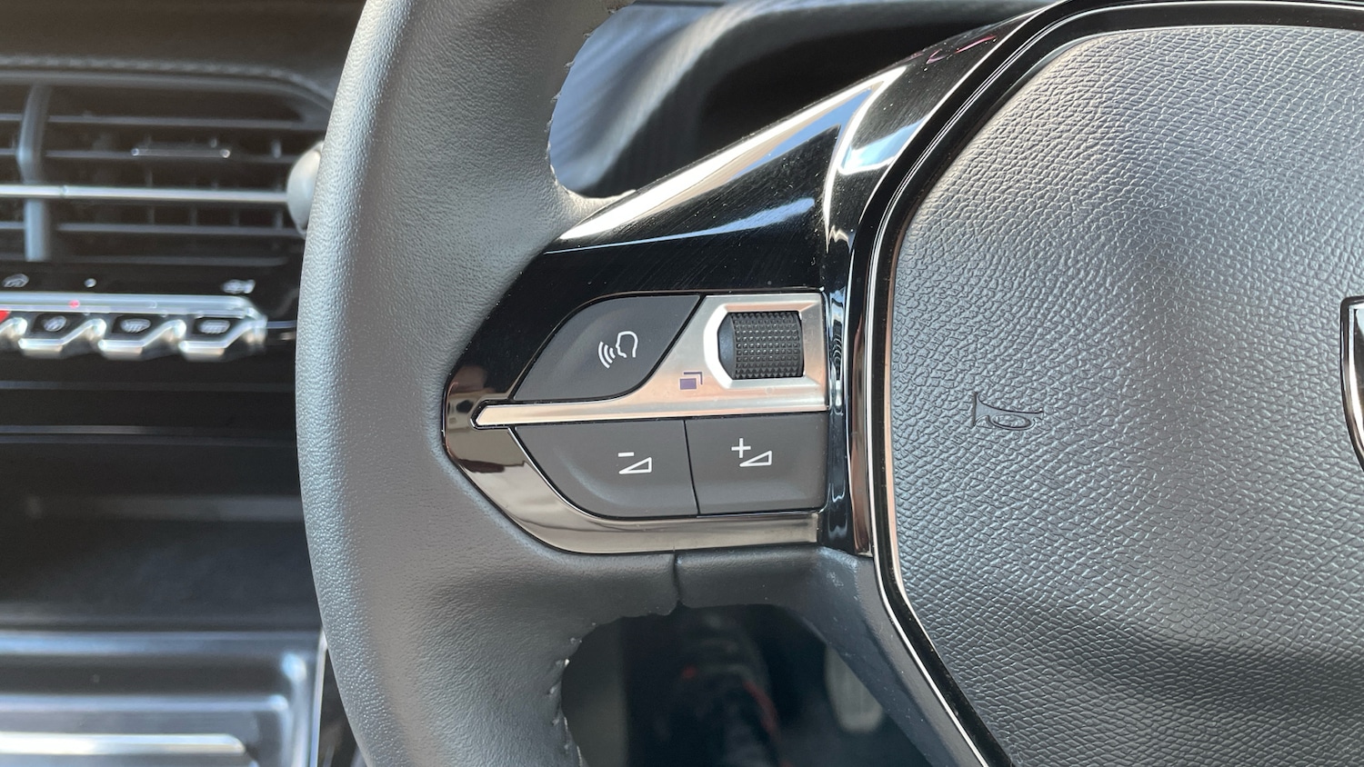 Used Peugeot 2008 2024 for sale - 76033048: Photo 23