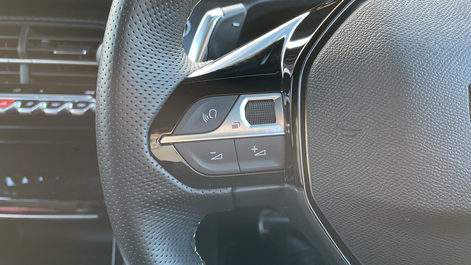 Used Peugeot 2008 2024 for sale - 76803275: Photo 23