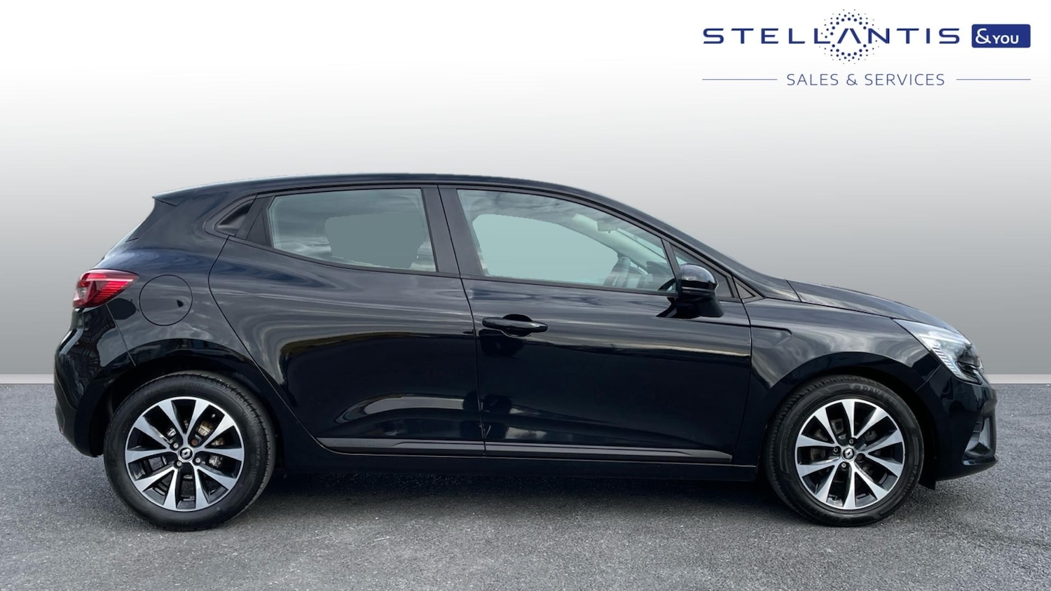 Used Renault Clio 2022 for sale - 76073689: Photo 2