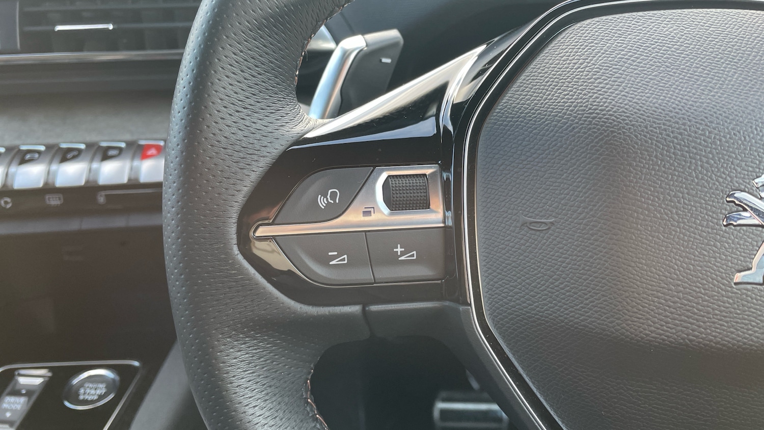 Used Peugeot 3008 2023 for sale - 77292656: Photo 24