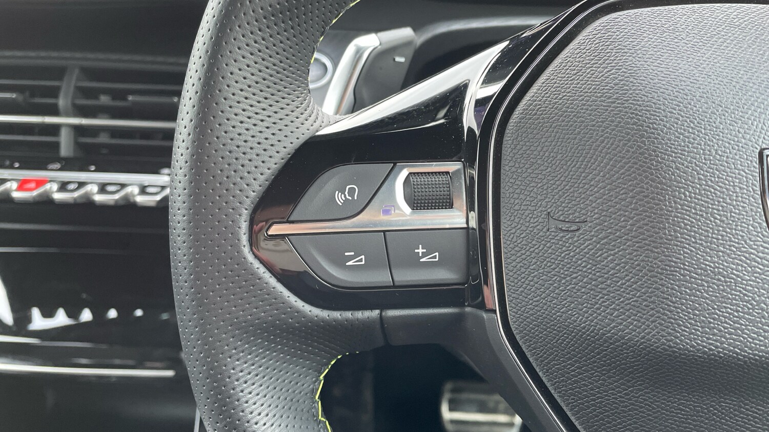 Used Peugeot 2008 2023 for sale - 77018071: Photo 23