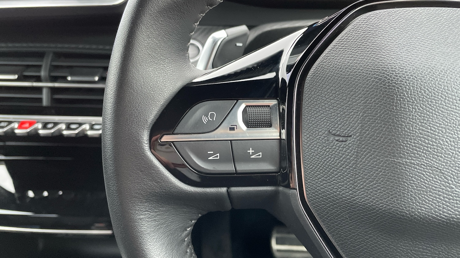 Used Peugeot 2008 2023 for sale - 76574361: Photo 23