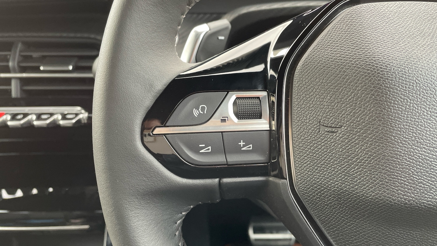 Used Peugeot 2008 2023 for sale - 76621417: Photo 23