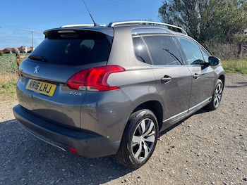 Used Peugeot 2008 2016 for sale - 76058260: Photo