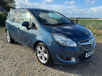 2014 (64) - 1.4i 16V Tech Line 5dr
