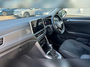 Used Volkswagen T-Roc 2023 for sale - 76788337: Photo