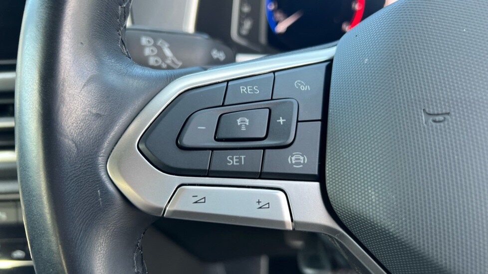 Used Volkswagen T-Roc 2023 for sale - 76788337: Photo 31