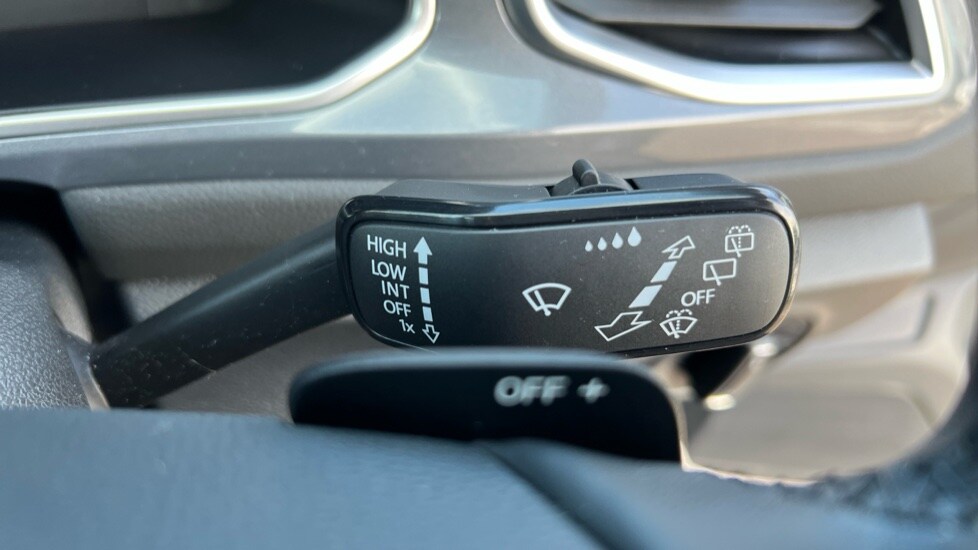 Used Volkswagen T-Roc 2023 for sale - 76788337: Photo 32