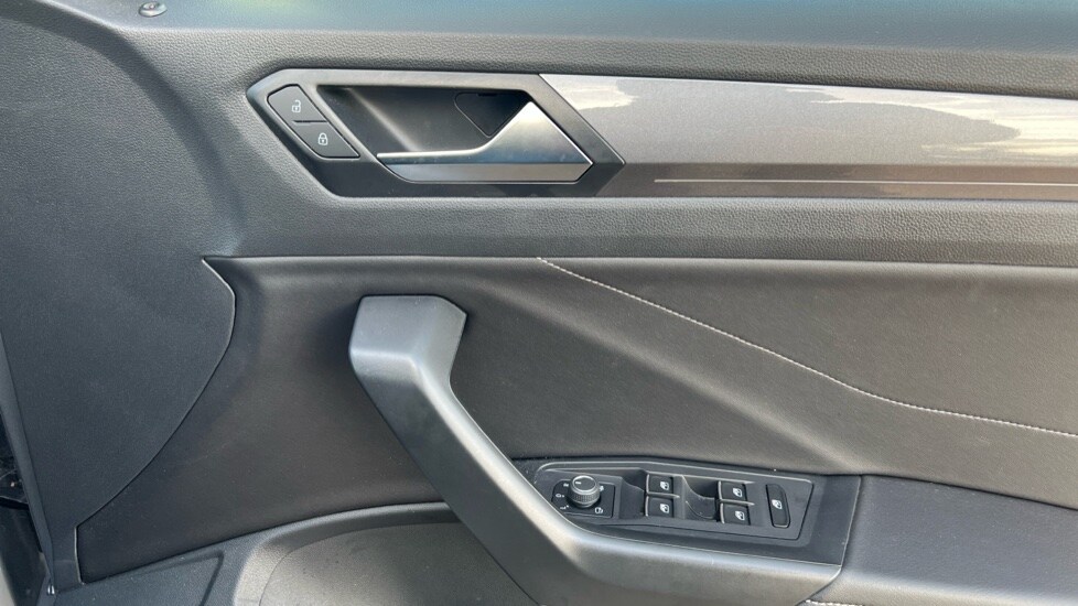 Used Volkswagen T-Roc 2023 for sale - 76788337: Photo 37