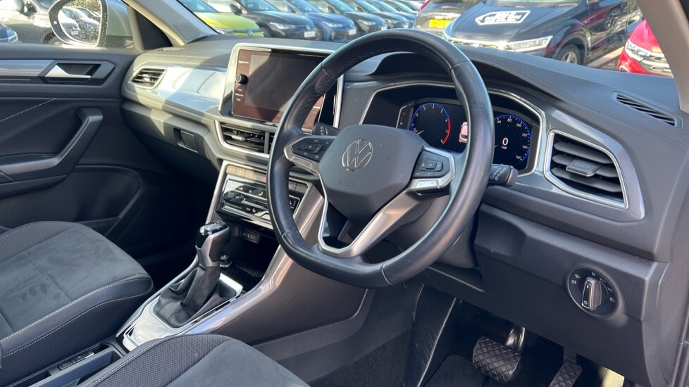 Used Volkswagen T-Roc 2023 for sale - 76788337: Photo 6