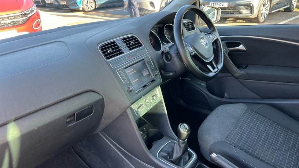 Used Volkswagen Polo 2017 for sale - 76593737: Photo 2