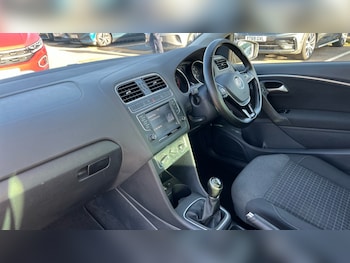 Used Volkswagen Polo 2017 for sale - 76593737: Photo