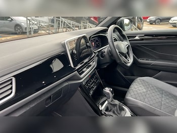 Used Volkswagen T-Roc 2022 for sale - 76881864: Photo