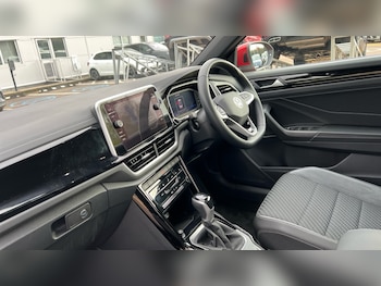 Used Volkswagen T-Roc 2024 for sale - 76475194: Photo