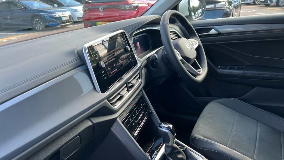 Used Volkswagen T-Roc 2025 for sale - 76870271: Photo 2