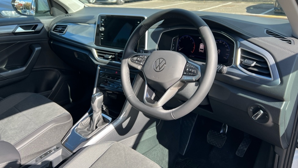 Used Volkswagen T-Roc 2025 for sale - 76870271: Photo 6