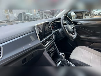 Used Volkswagen T-Roc 2022 for sale - 76487409: Photo