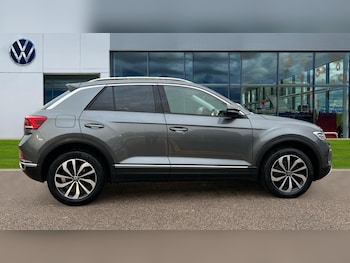 Used Volkswagen T-Roc 2022 for sale - 76487409: Photo