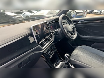 Used Volkswagen T-Roc 2022 for sale - 75843980: Photo