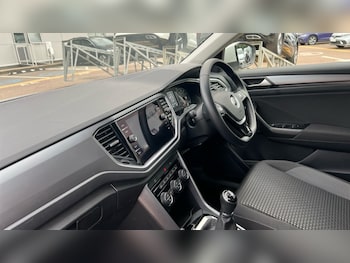 Used Volkswagen T-Roc 2022 for sale - 76124824: Photo