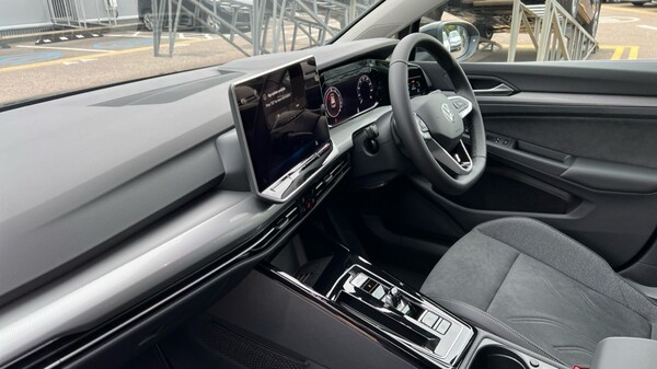 Used Volkswagen Golf 2025 for sale - 76328158: Photo 2