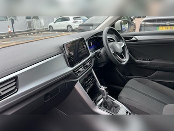 Used Volkswagen T-Roc 2023 for sale - 76096057: Photo