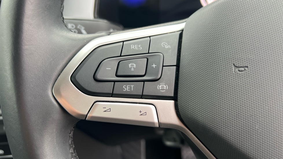 Used Volkswagen T-Roc 2023 for sale - 76096057: Photo 31