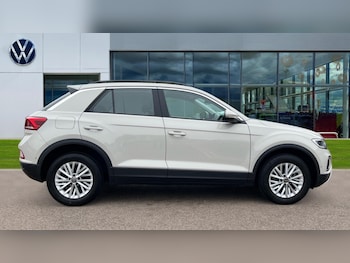 Used Volkswagen T-Roc 2023 for sale - 76096057: Photo