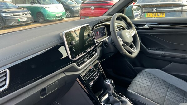 Used Volkswagen T-Roc 2025 for sale - 76328119: Photo 2