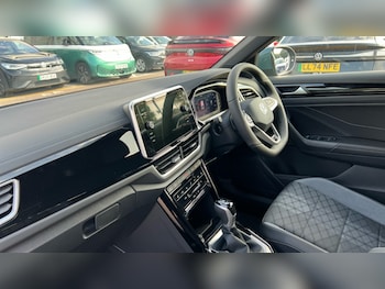 Used Volkswagen T-Roc 2025 for sale - 76328119: Photo 2