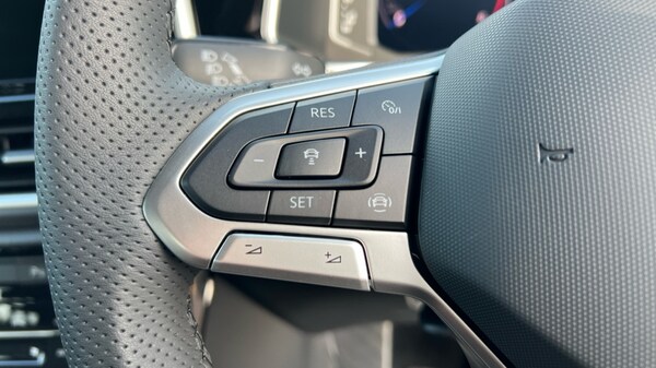 Used Volkswagen T-Roc 2025 for sale - 76328119: Photo 31