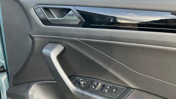 Used Volkswagen T-Roc 2025 for sale - 76328119: Photo 37