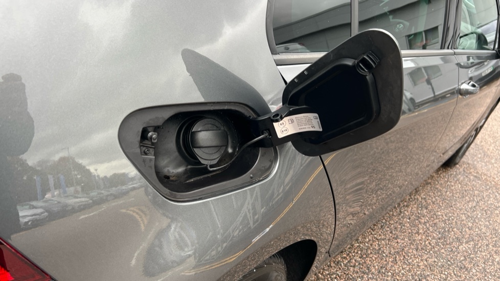 Used Volkswagen Golf 2019 for sale - 76428128: Photo 29