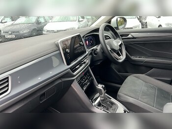 Used Volkswagen T-Roc 2022 for sale - 76037653: Photo