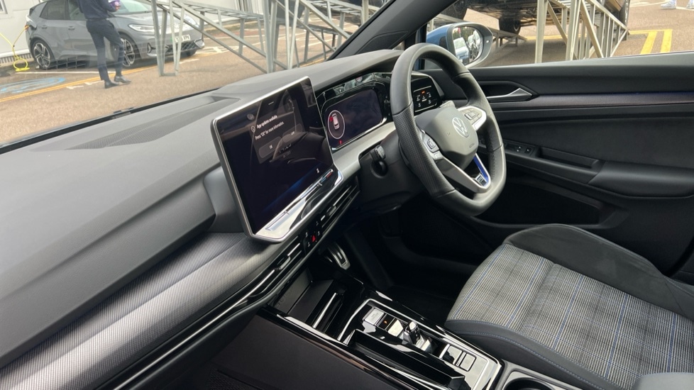 Used Volkswagen Golf 2025 for sale - 76873419: Photo 2